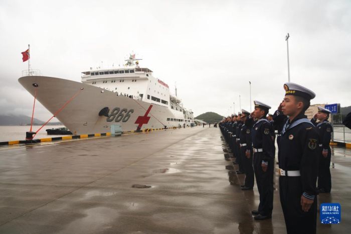 中国海军“和平方舟”号医院船完成任务回国