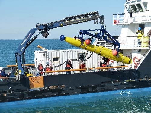 美媒：美军研究用鱼雷管收发无人潜航器