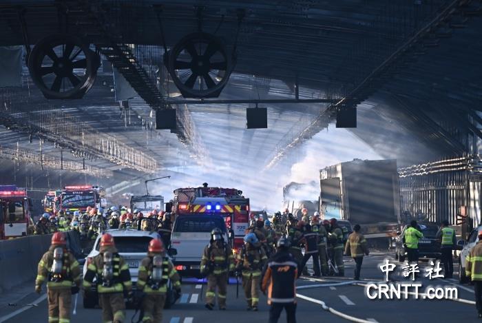 韩国高速公路车祸引发火灾致5人死亡
