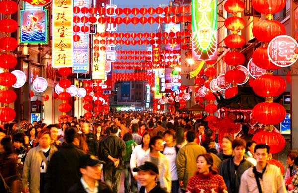 春节消费市场升温，展现中国经济复苏活力