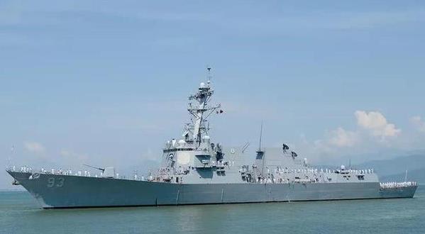 美舰过航台海　东部战区全程跟监警戒