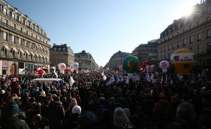 法国工会昨日发动第三轮大罢工抗议延迟退休