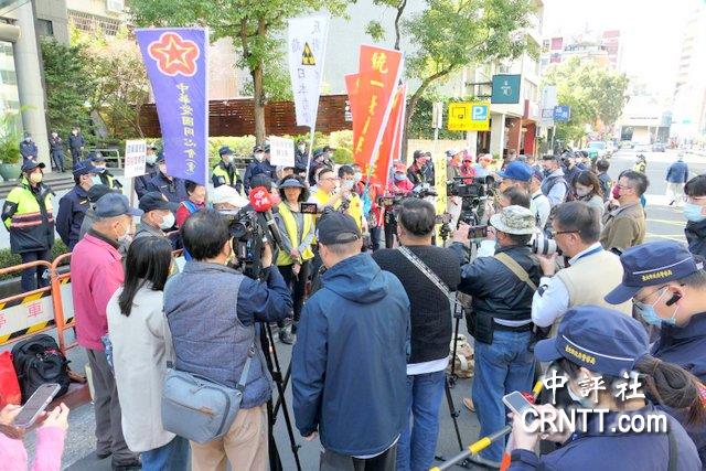 统派抗议日经假新闻　大批警力保护日台协会