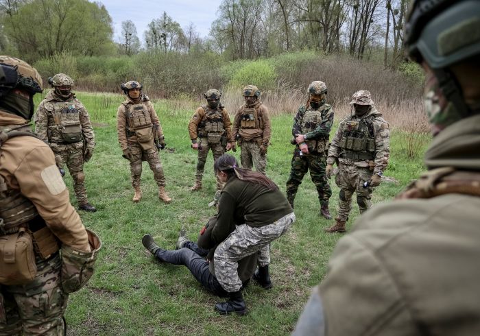 “我很害怕”！法媒探访乌克兰新兵训练营