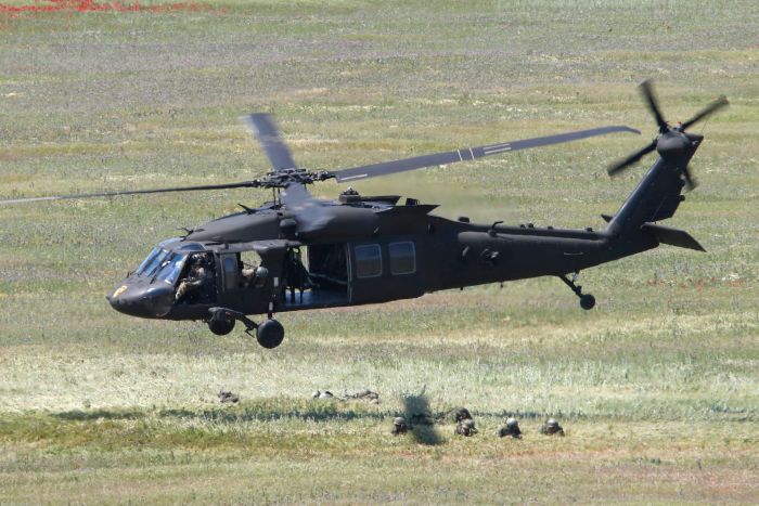 美军两架坠毁“黑鹰”直升机“黑匣子”被找到