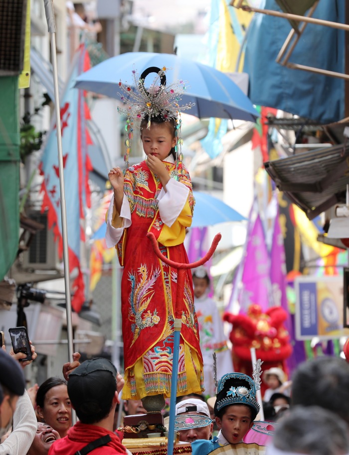 香港再度举办长洲太平清醮“飘色会景巡游”