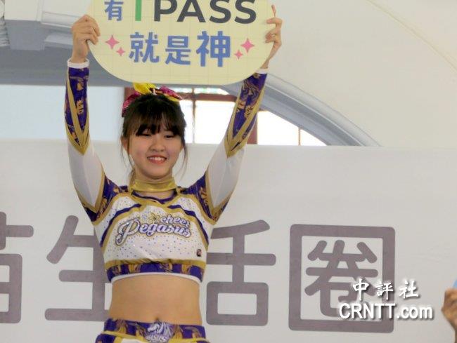 中评镜头：中华大学竞技啦啦队　空中翻滚